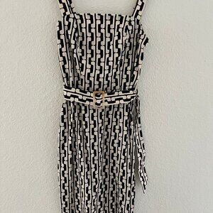 Monteau - Form fitting dress, Size XS.